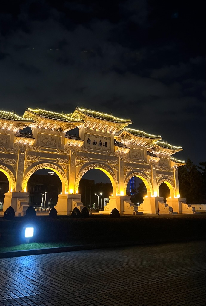 Mémorial Chiang Kai-shek de nuit