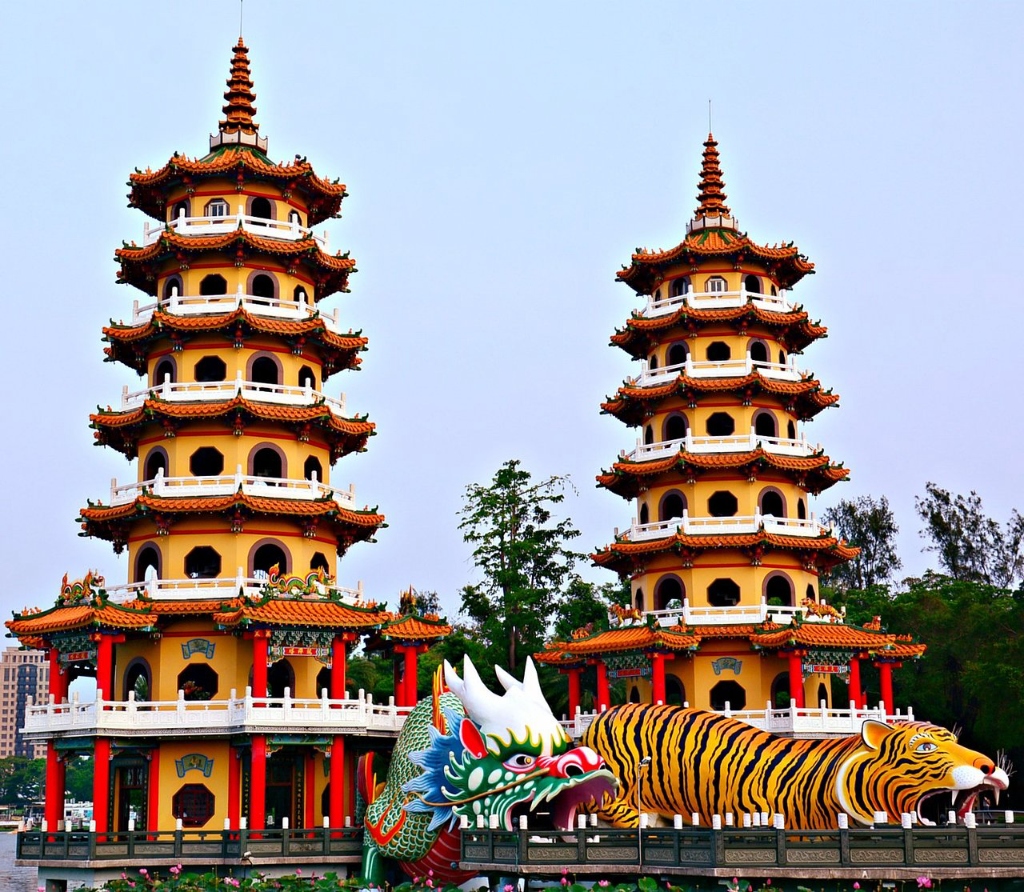 Pagodes du Dragon et du Tigre Lotus Pond Zuoying Kaohsiung